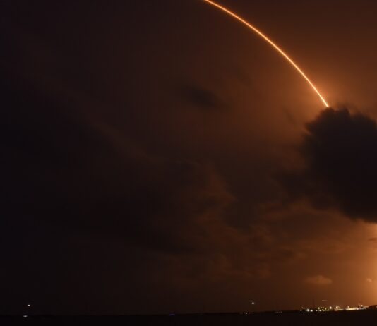 The weaker the support, the stronger the performance has to be La trajectoire lumineuse d'un lanceur Falcon 9 dans la nuit au-dessus de la Floride, le 27 avril 2024, emportant deux satellites Galileo